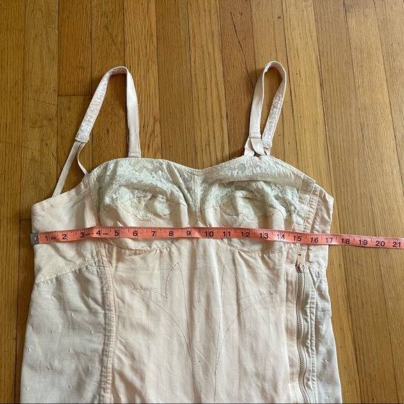 Late 1930s Vintage All in One Step in Corset Girdle by Flexees - Picture 9 of 16